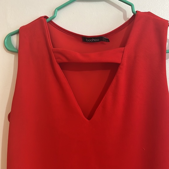 Red shift dress with cut out at neck. - Picture 2 of 4